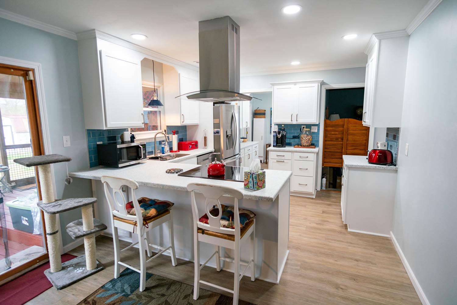 Shaker Style In Cascade White Full Kitchen